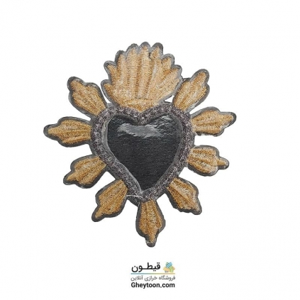 تکه دوزی قلب و اشعه طلایی